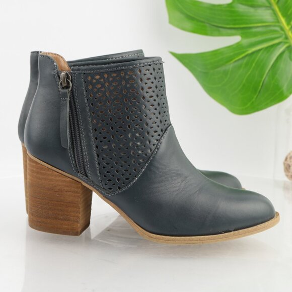 Sofft Womens Westley Boot Size 7 Navy Blue Leather Block Heel Perforated Bootie - Picture 1 of 11